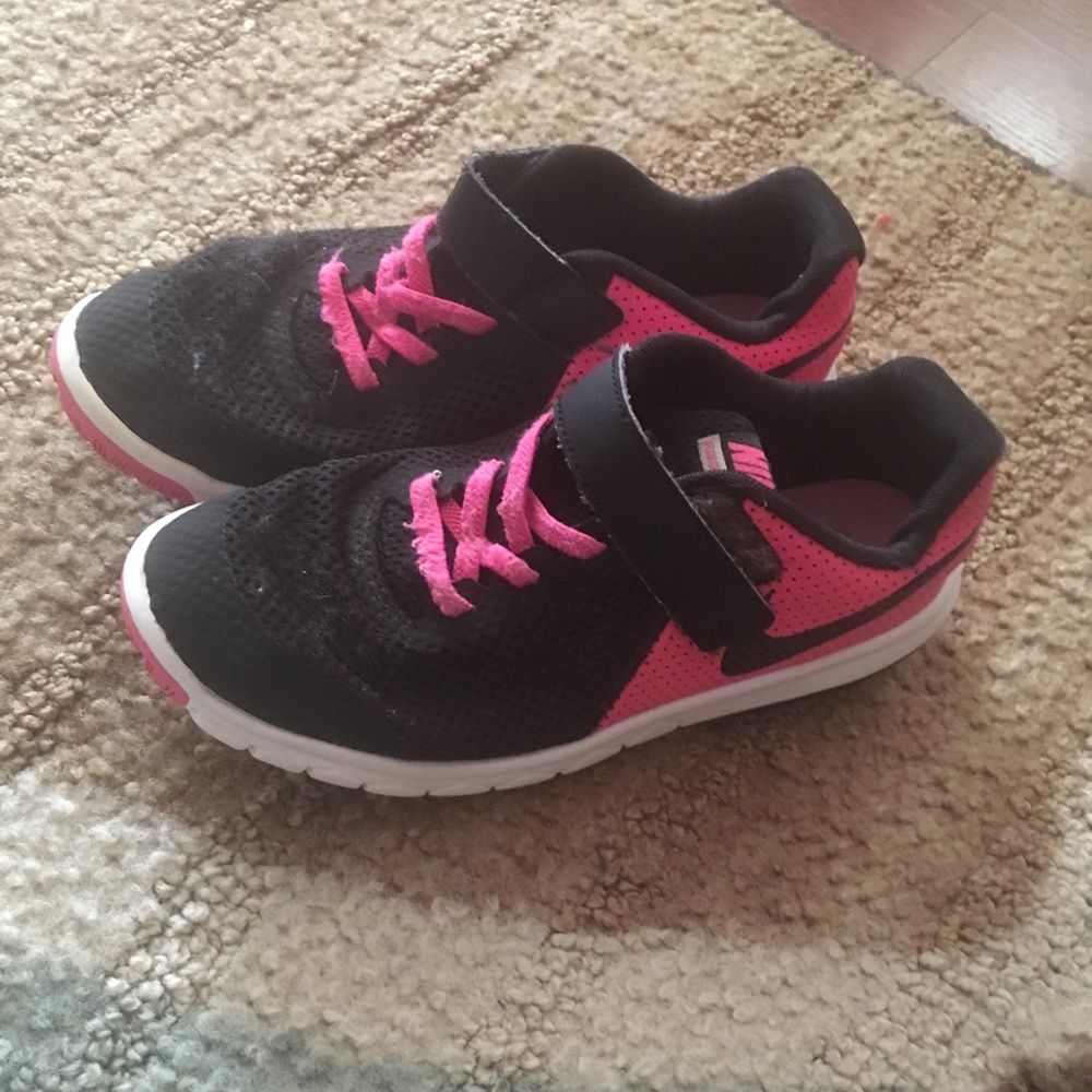 Nike tennis shoes